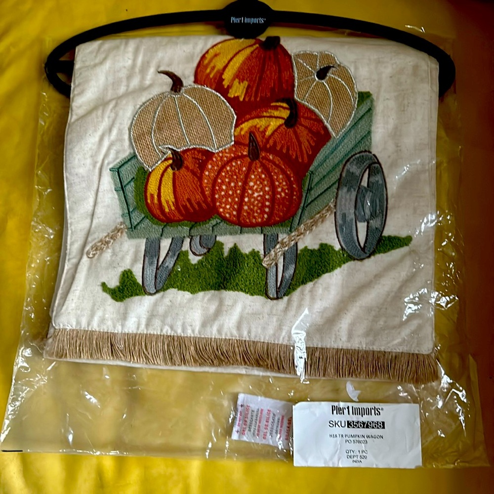 Pier One Pumpkin Table Runner NEVER USED FALL and THANKSGIVING